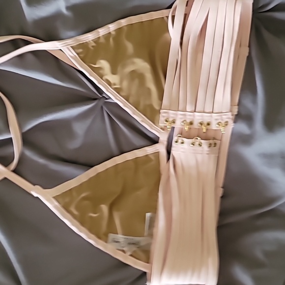 Beach bunny triangle bikini top - Picture 2 of 3